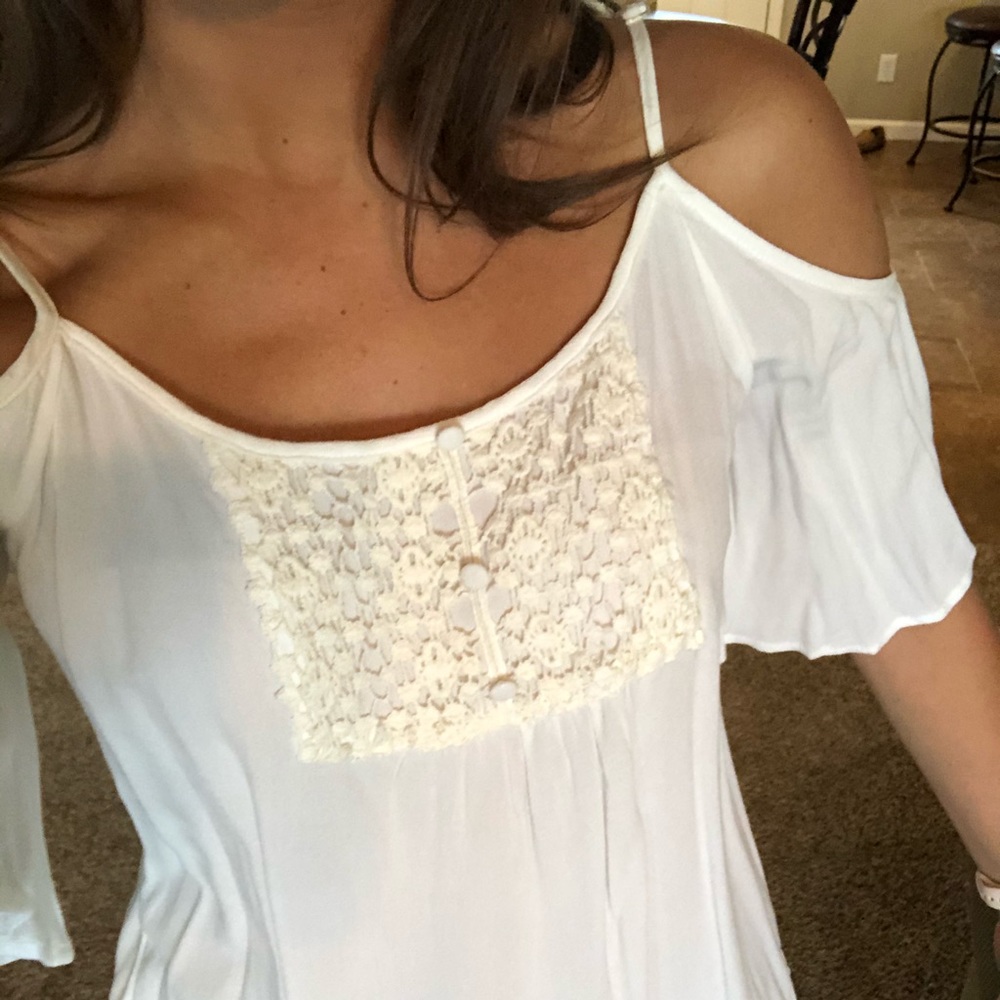 Francesca’s New White Top - Medium